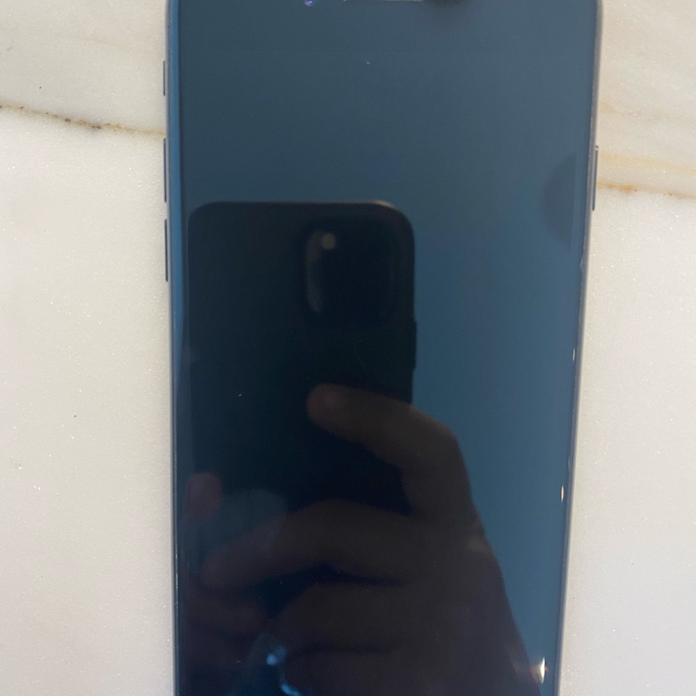 iPhone 7 - Picture 3 of 3
